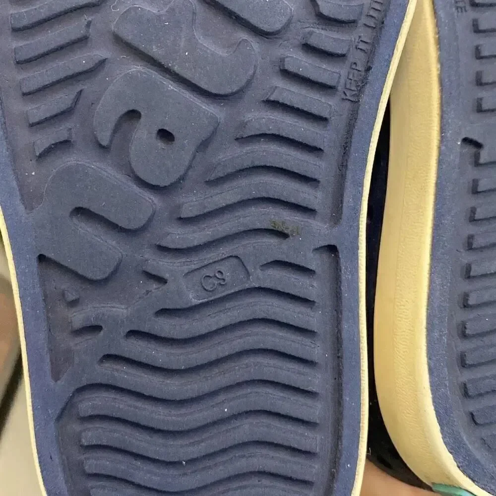 Native Jeffersons kid size 9